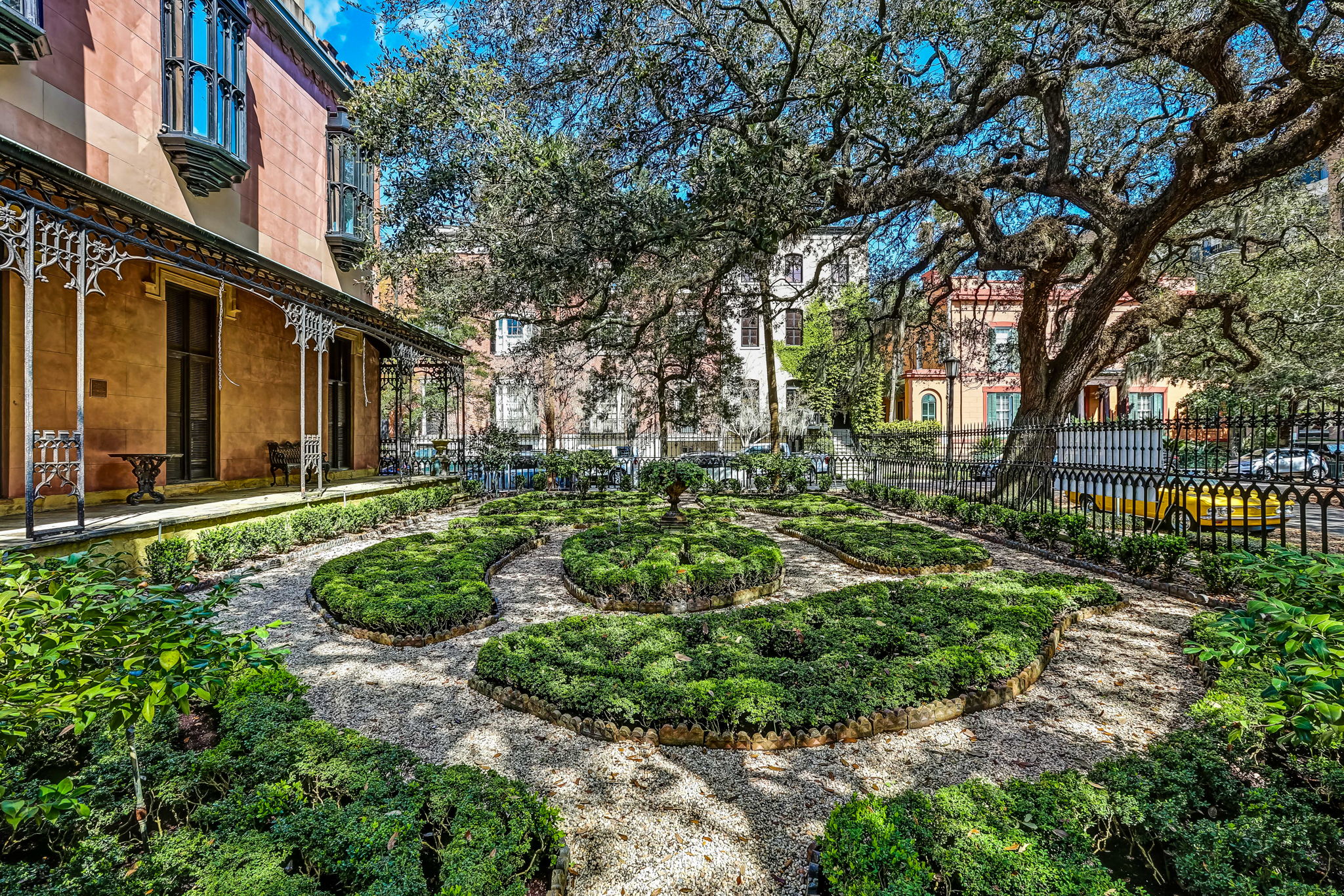 36-web-or-mls-14 W Macon St parterre-side (2 of 39)