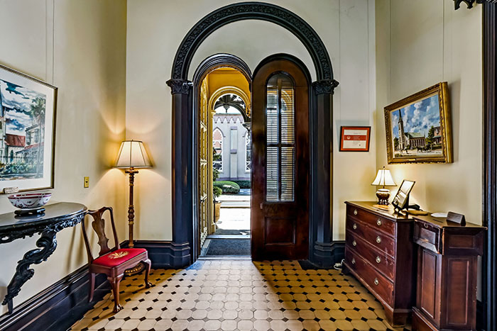 8-web-or-mls-14 W Macon St doorlouvre700 (16 of 39)